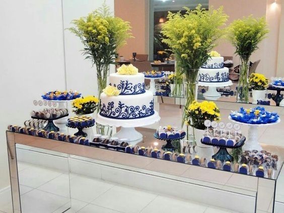 mesa do bolo - salão - azul e amarelo