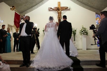noivos no altar