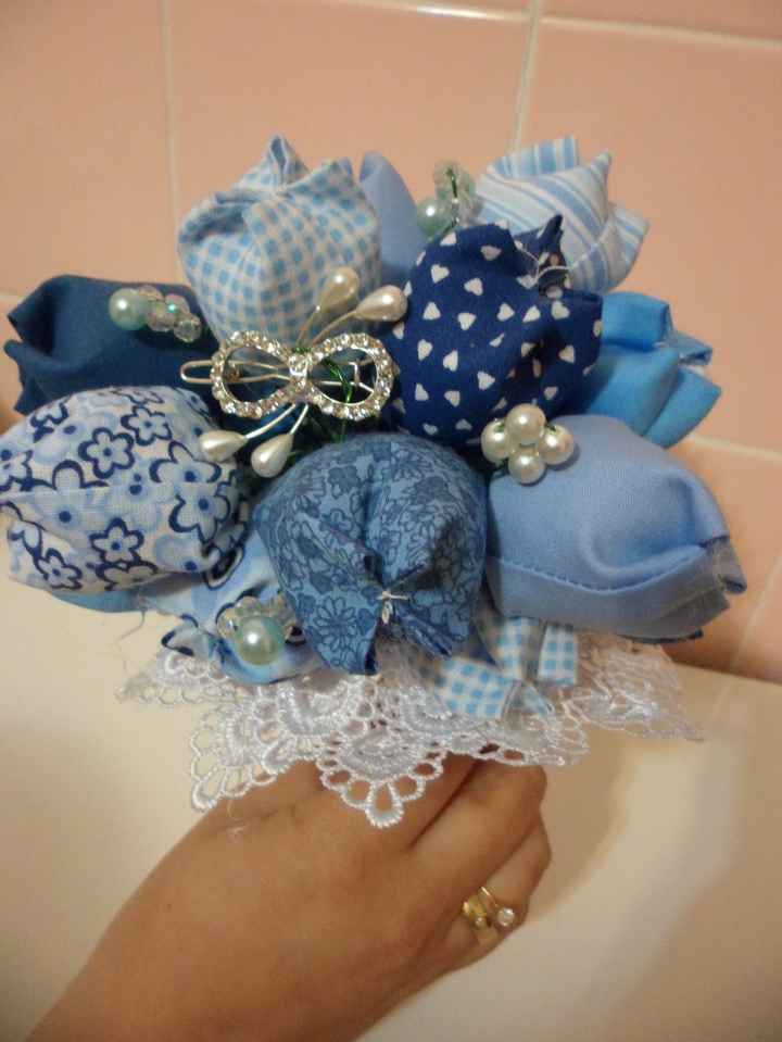buque azul lindo