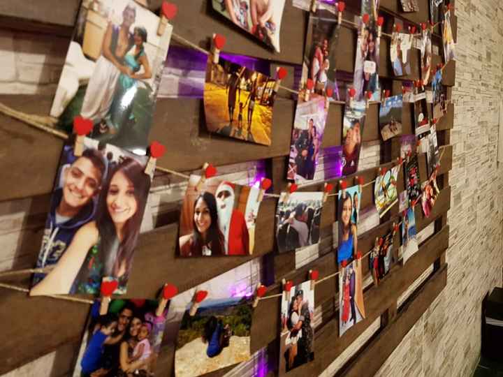 Mural com fotos dos 5 anos juntos