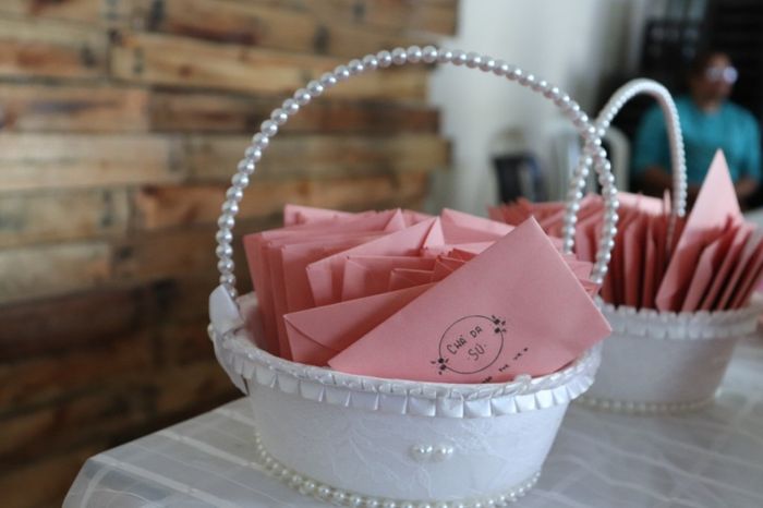 As lembrancinhas foram chá de diversos sabores dentro de um envelope