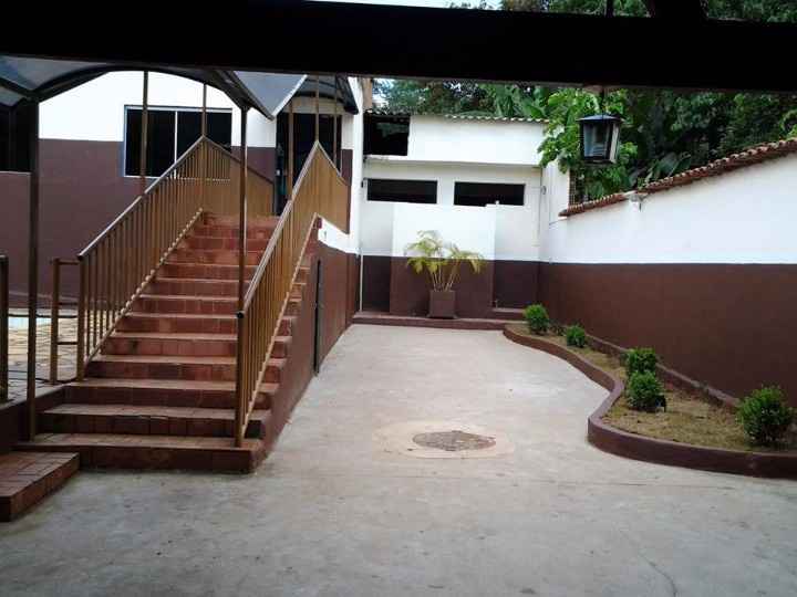 Entrada boate e banheiros