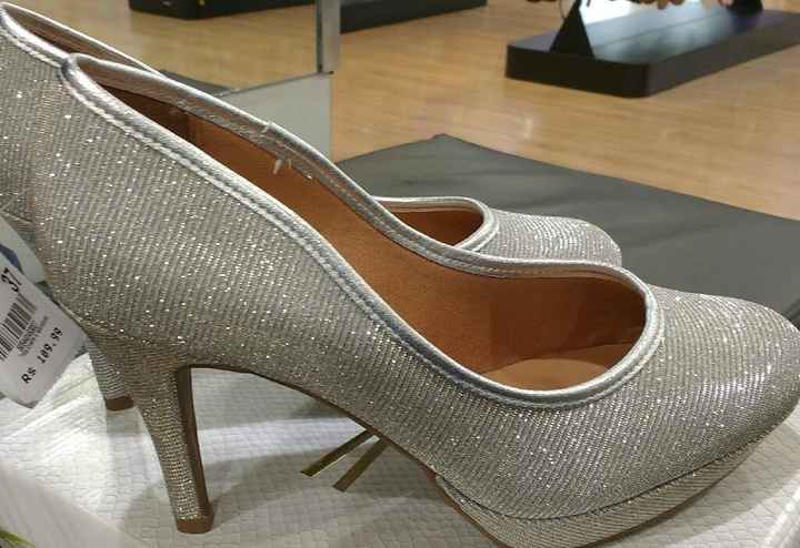Qual modelo de sapatos irão usar ? coloridos , branco ,brilhos ,pedraria ? - 1