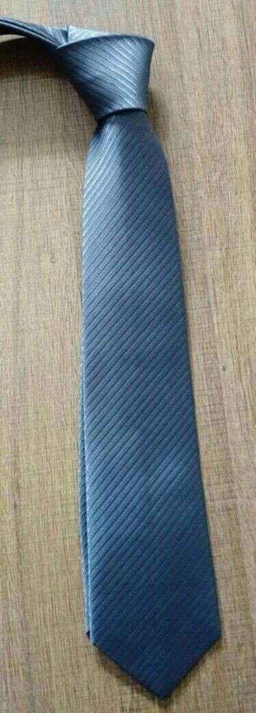 Gravata azul chumbo