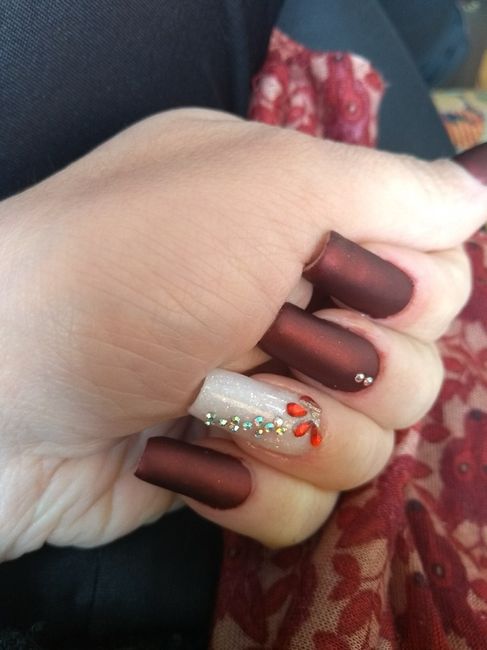 E quando as unhas começam quebrar faltando 1 mês pro dia c ? :( - 4