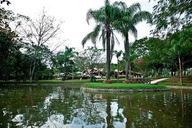 Ilha no lago, espaço para cerimonia