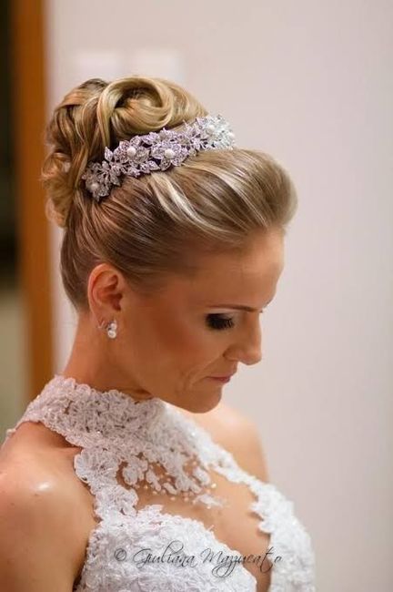 Cabelo de noiva: com penteado preso ou soltinho? 1