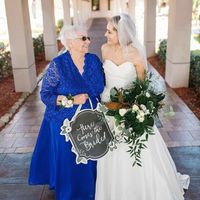 Ideias que ficaria legal pra minha avó entrar na cerimônia. Ficaria legal ela levar aliança mais meu