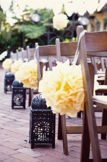 Velas e Pompons. 