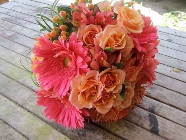 Bouquet Coral e madrinhas coral.