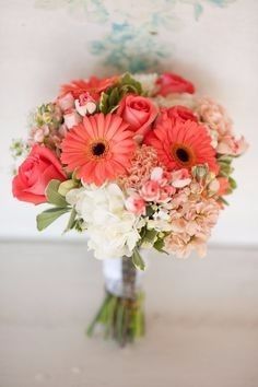 Bouquet Coral e madrinhas coral.
