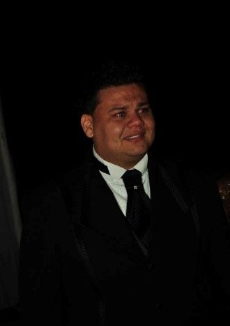Noivo chorão ?