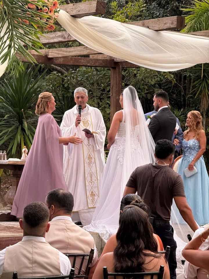 a presença do padre amigo na jornada dos noivos - 2