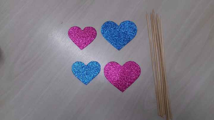 Eva com glitter e palito de churrasco