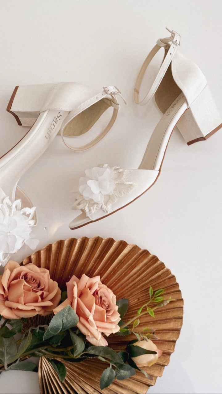 🌸 Outubro Rosa: Sapato da noiva com detalhes em rosa! - 1