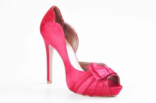 Sapato rosa para noivas que gostam de frizar bem los sapatos :)