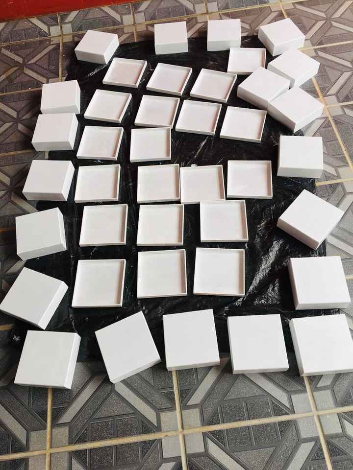 Essas são as caixinhas prontas e pintadinhas :)