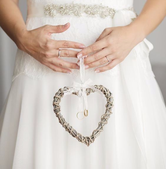 Como as suas alianças serão levadas até o altar? 8