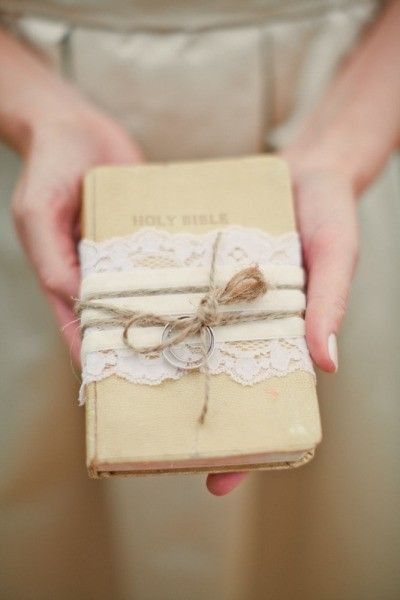 Como as suas alianças serão levadas até o altar? 5