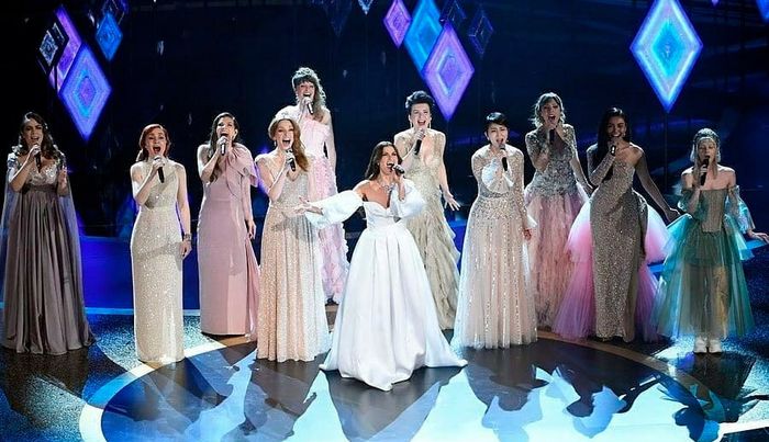 Dubladoras de Elsa cantam juntas a música tema de "Frozen 2" no Oscar 2020! 💜 1