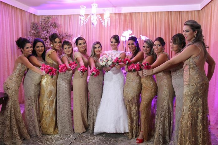 Casamento com tons de Roxo e madrinhas de dourado 2