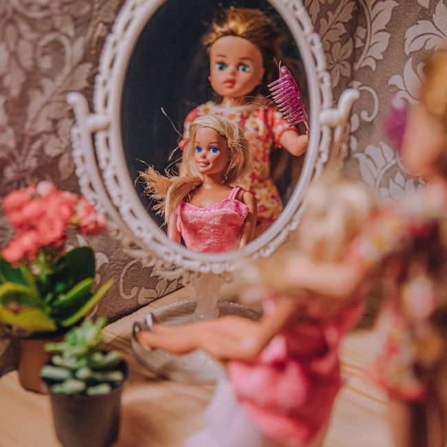 Quarentena criativa: fotógrafa faz 'casamento' de bonecos da Barbie 👰🤵 2
