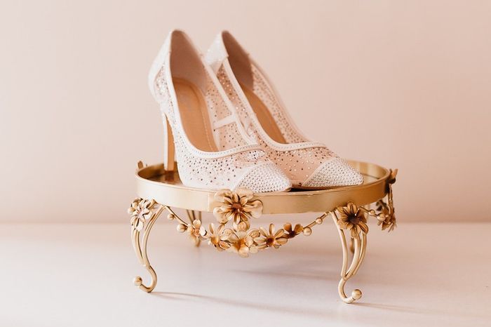 Escolhendo o sapato ideal: 7 estágios de uma noiva 👰 1