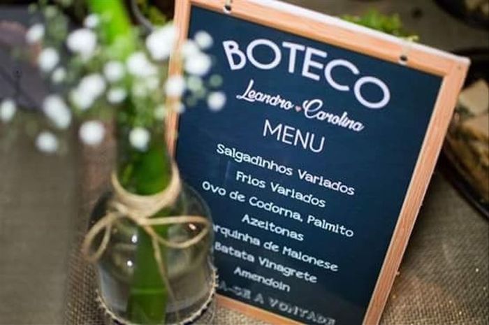 Do rústico ao clássico: 15 modelos de menus para apresentar o cardápio do seu casamento! 14