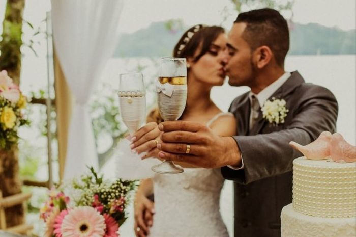 Taças personalizadas para o brinde dos noivos: acha legal ou não curte? 🥂 5