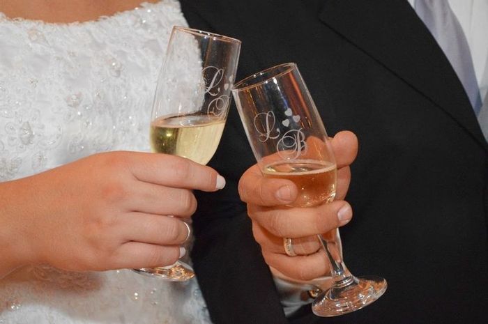 Taças personalizadas para o brinde dos noivos: acha legal ou não curte? 🥂 7