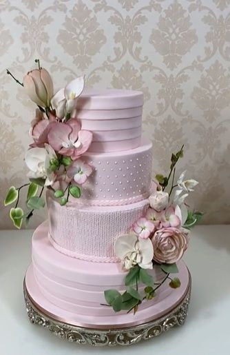 Casamento civil da Cacau Protásio: que tal este bolo cor de rosa? 💕 1