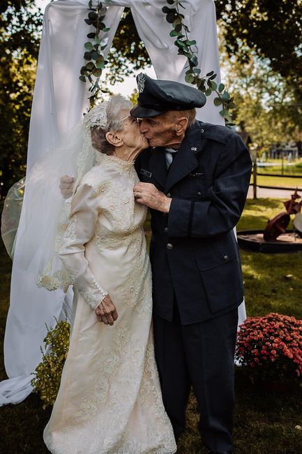 Casamento 'recriado' no asilo: 77 anos depois do SIM! 🥰💍 4