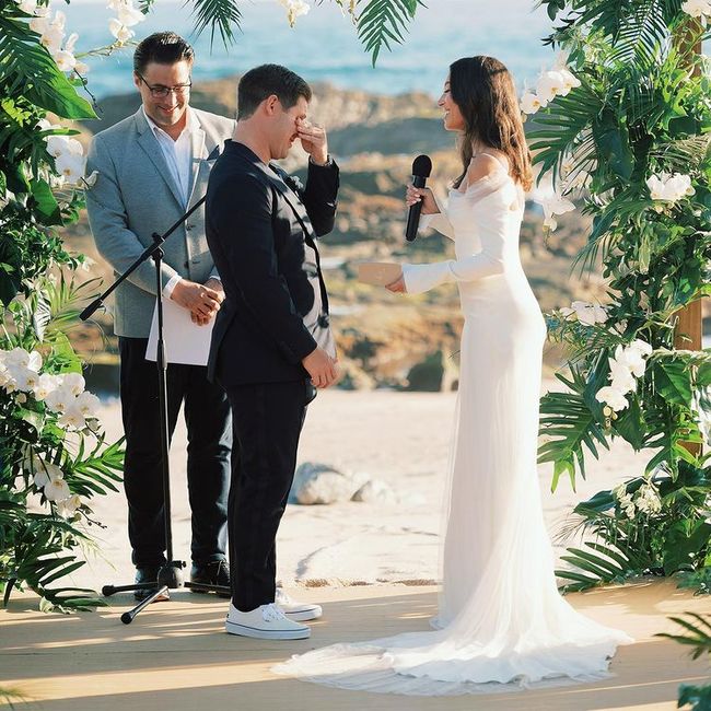 O casamento de Adam Devine e Chloe Bridges: o que você não viu até agora! 13