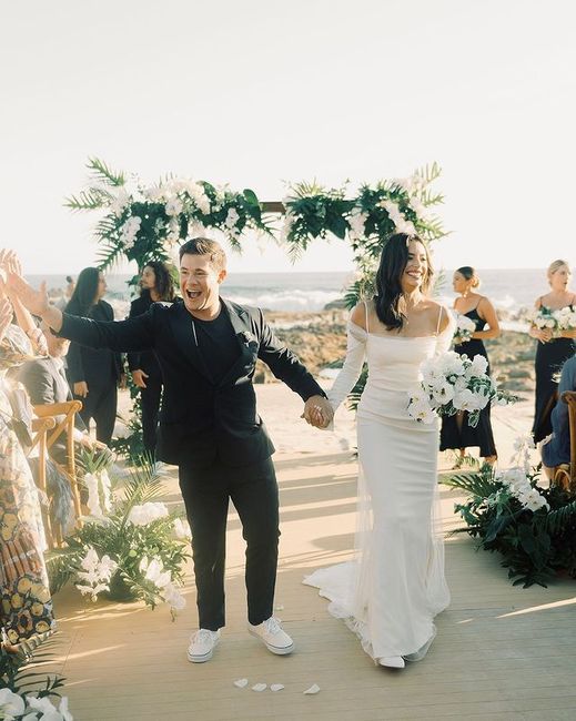 O casamento de Adam Devine e Chloe Bridges: o que você não viu até agora! 11