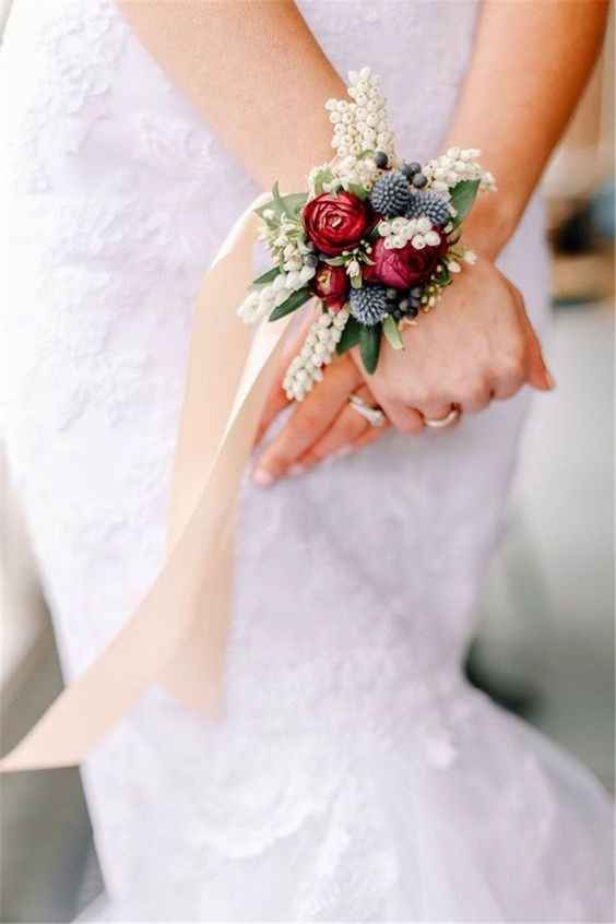 corsage 