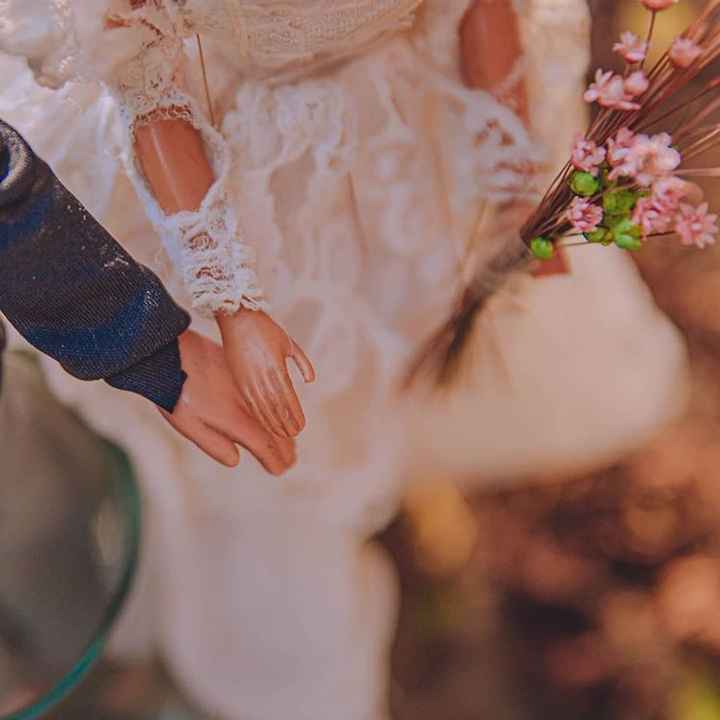 Quarentena criativa: fotógrafa faz 'casamento' de bonecos da Barbie 👰🤵 - 10