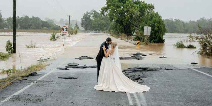 Nem um cenário 'apocalíptico' foi capaz de parar esse casamento! Teria a mesma coragem? 🧐 - 1