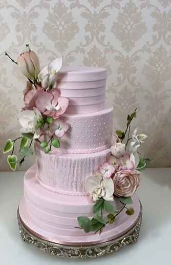Casamento civil da Cacau Protásio: que tal este bolo cor de rosa? 💕 - 1