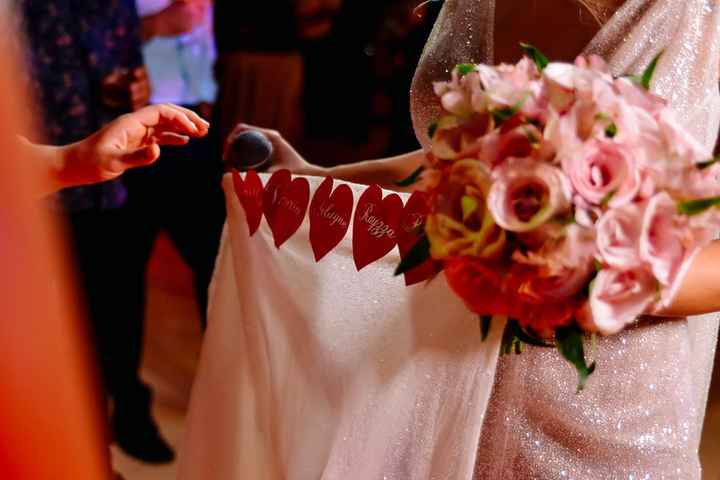 Nomes das amigas na barra do vestido: tá na moda ou é cringe? - 1