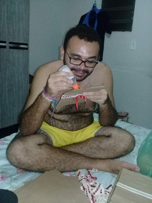 Maridão Fazendo o envelope dos convites...