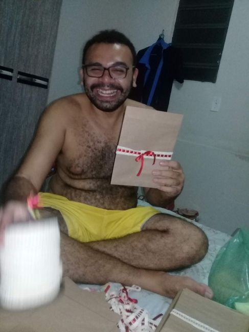 Maridão Fazendo o envelope dos convites...