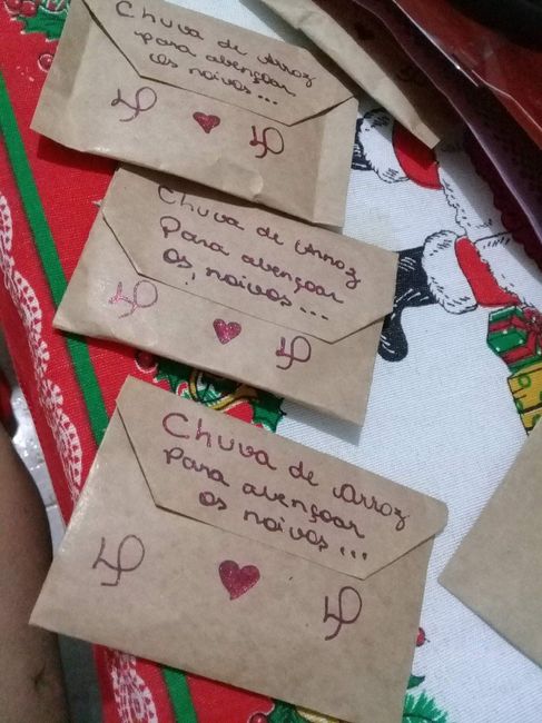 Nossos envelopes com a chuva de arroz.