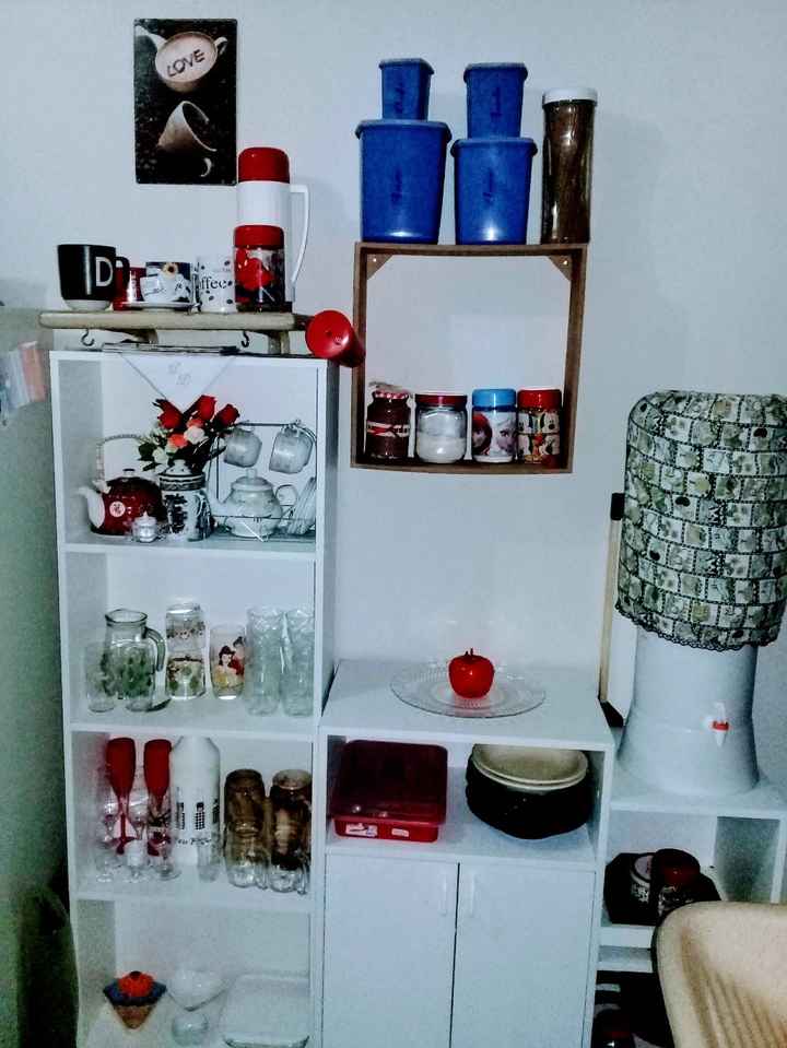 O cantinho do café  com nosso armário porta louças e vidros...