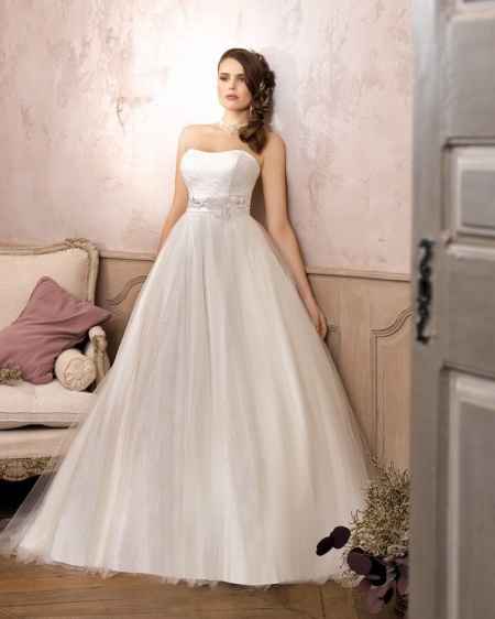 Esse vestido é a coisa mais linda do mundo. Sem dúvidas, eu preciso dele. 