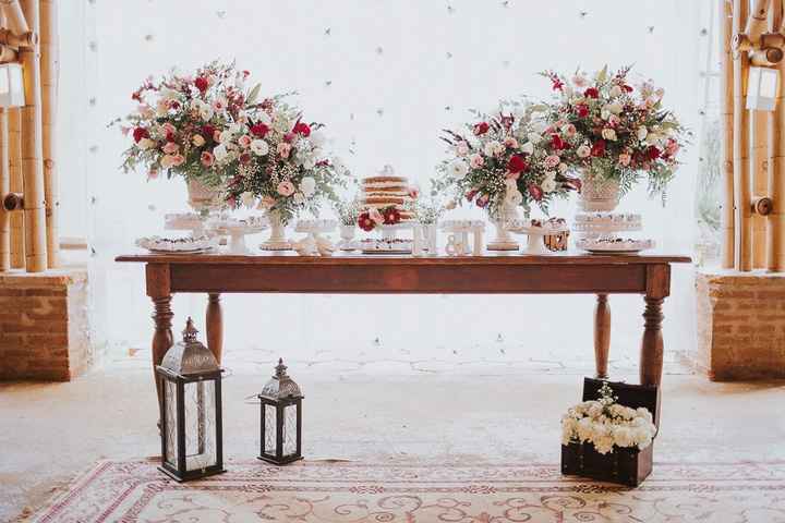 Mesa de bolo e doces