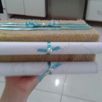 colei os desenhos na frente da caixa