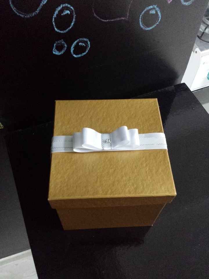 Laço com strass para dar um charme