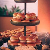 Alguma noivinha me indica um fornecedor de comidas tipo fast Food p casamento? - 1