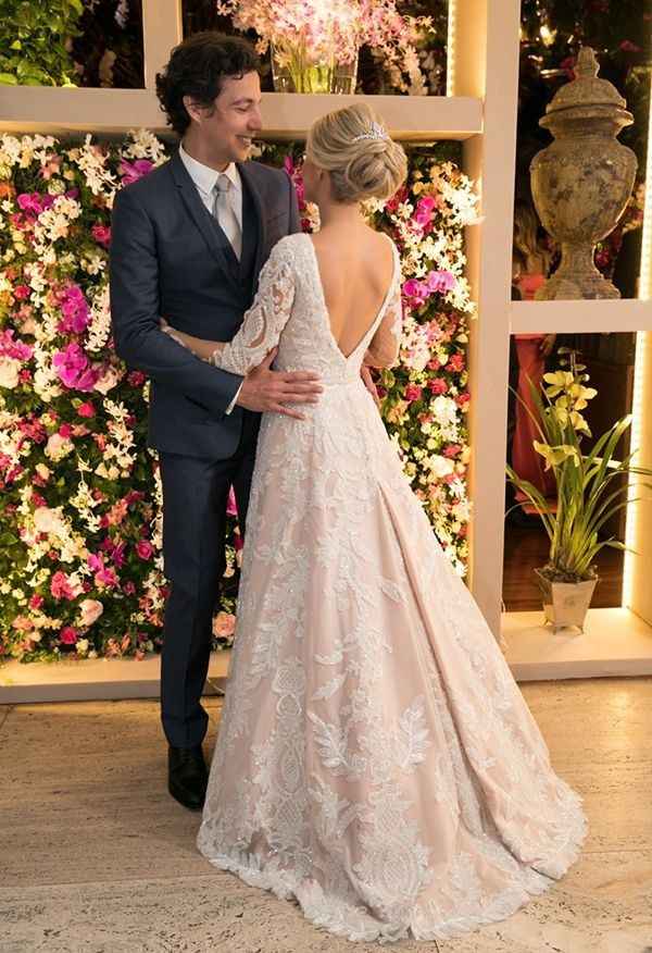 Vestido de noiva tem que ser branco?? - 1