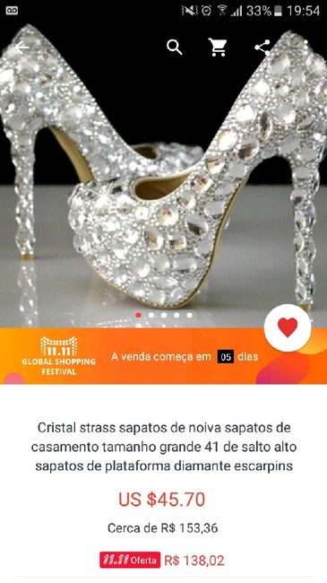 Sapatos com aplicação de pedrarias - 1